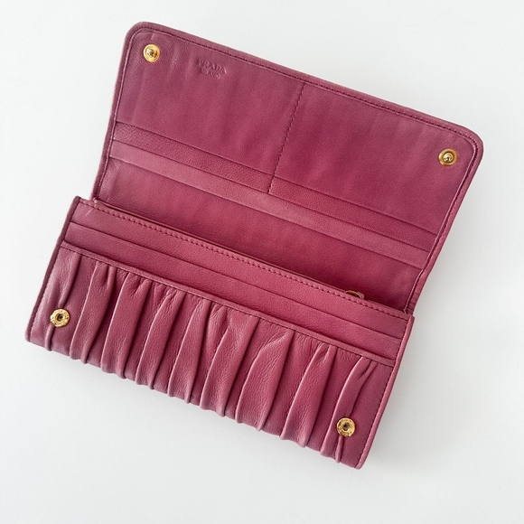 Pre-loved PRADA wallet pink leather - Picture 4 of 12